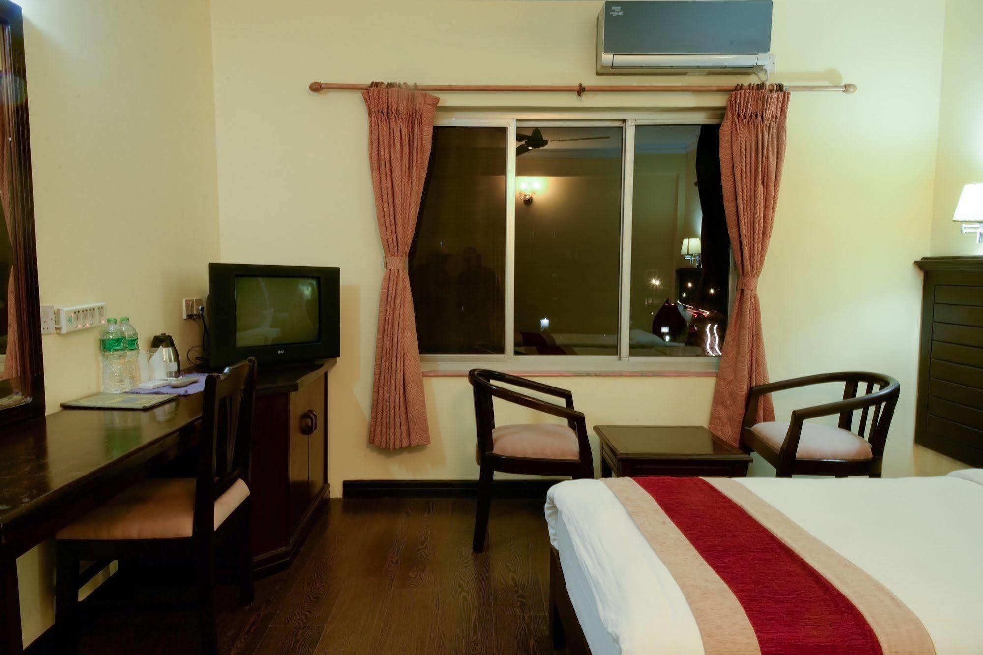 Hotel Lake Star Pokhara Exterior foto