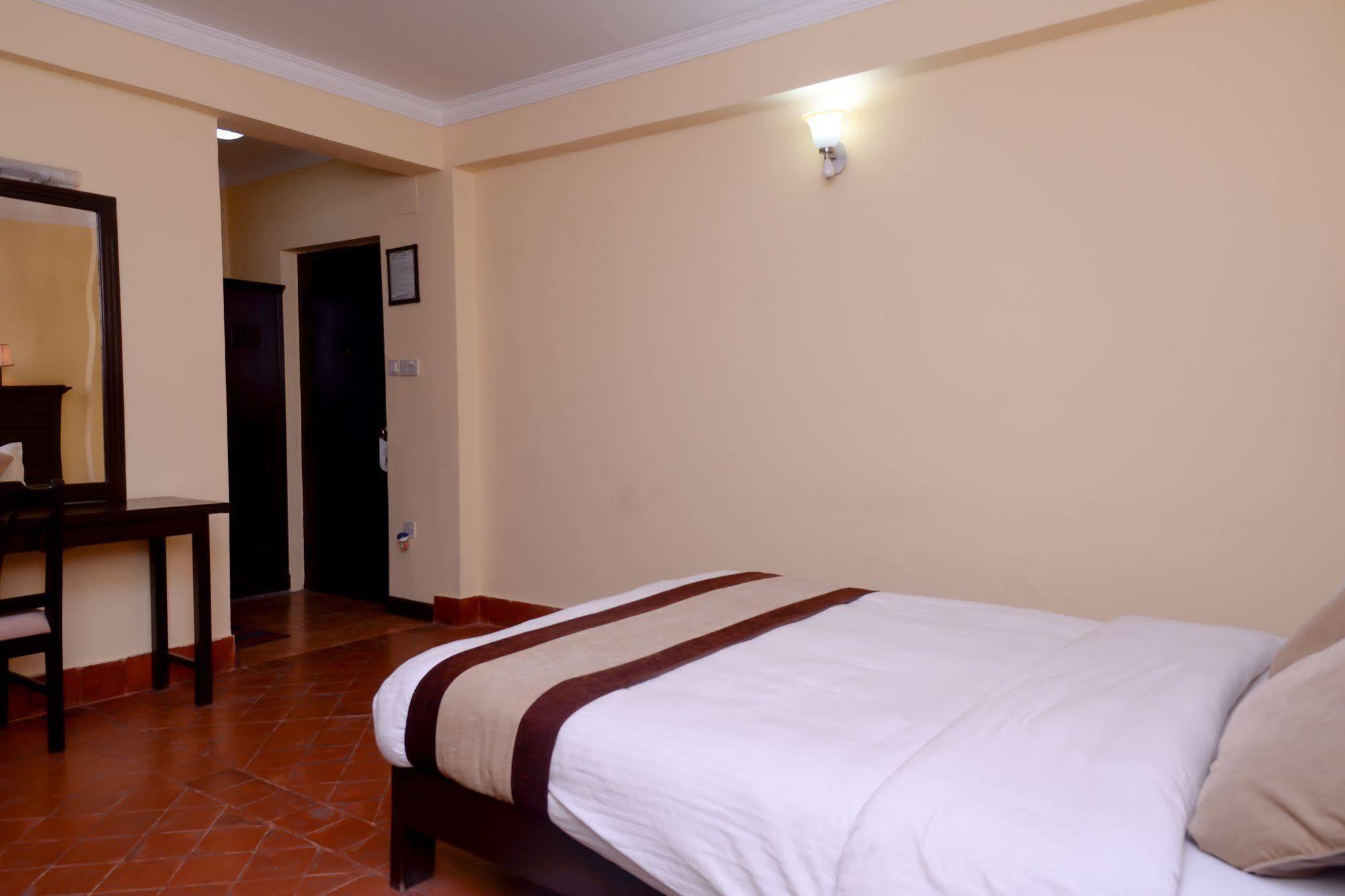 Hotel Lake Star Pokhara Exterior foto