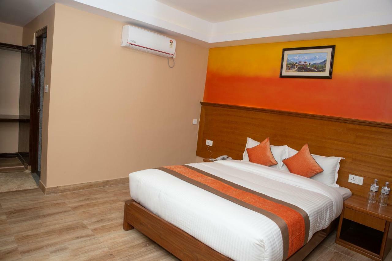 Hotel Lake Star Pokhara Exterior foto