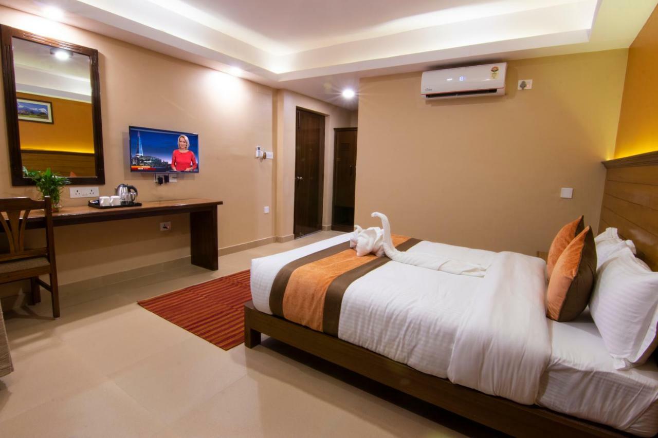Hotel Lake Star Pokhara Exterior foto